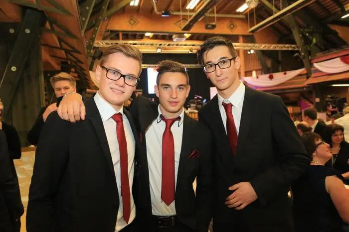 Einen ersten Ausbruchsversuch starteten die zukünftigen Absolventen um 20:30 Uhr mit der von der Tanzschule Dietrich einstudierten Polonaise. 