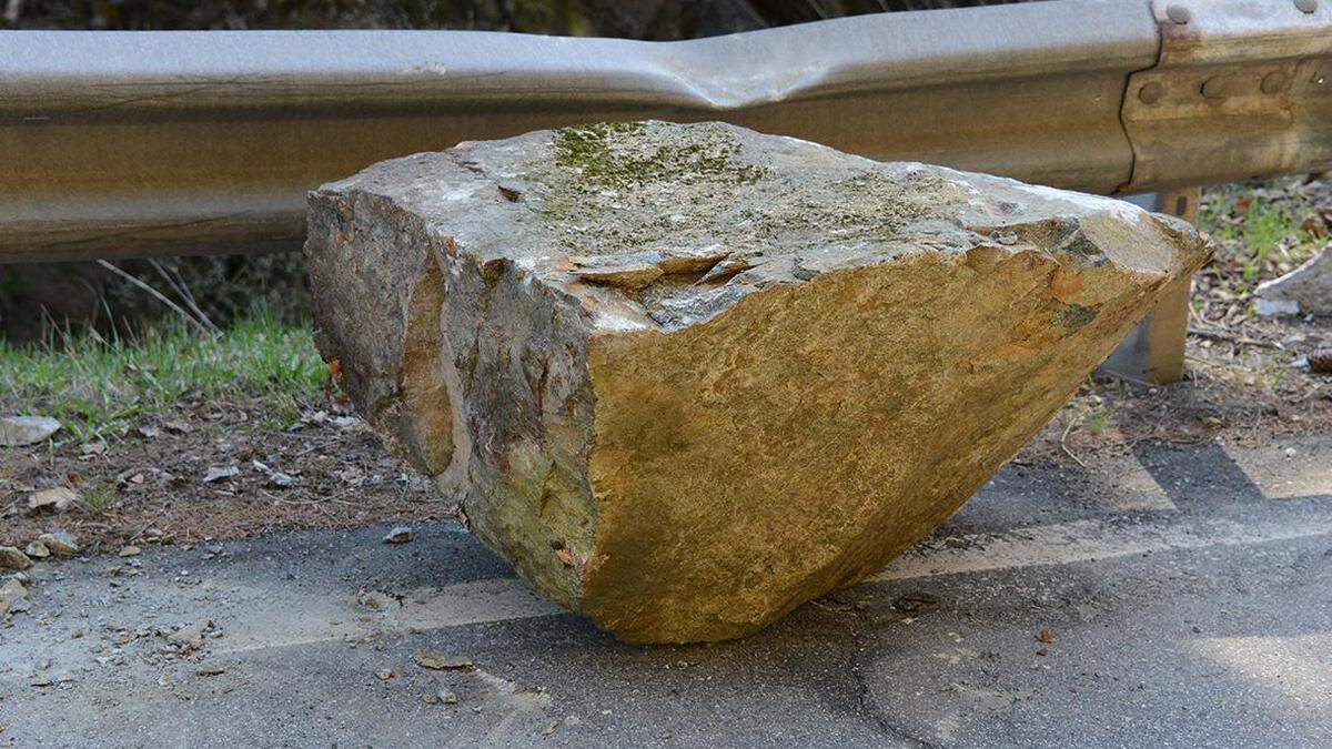 Ein Felsen fiel auf die Kleinkirchheimer Straße (Symbolfoto)