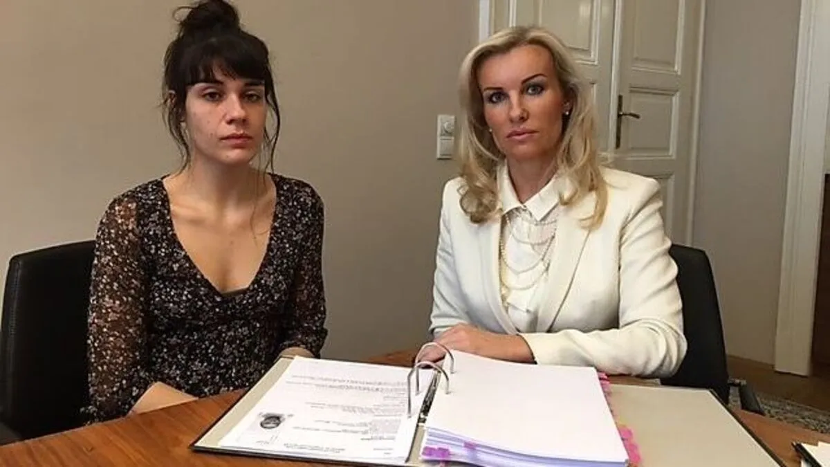 Opfer Lydia K. mit Anwältin Karin Prutsch