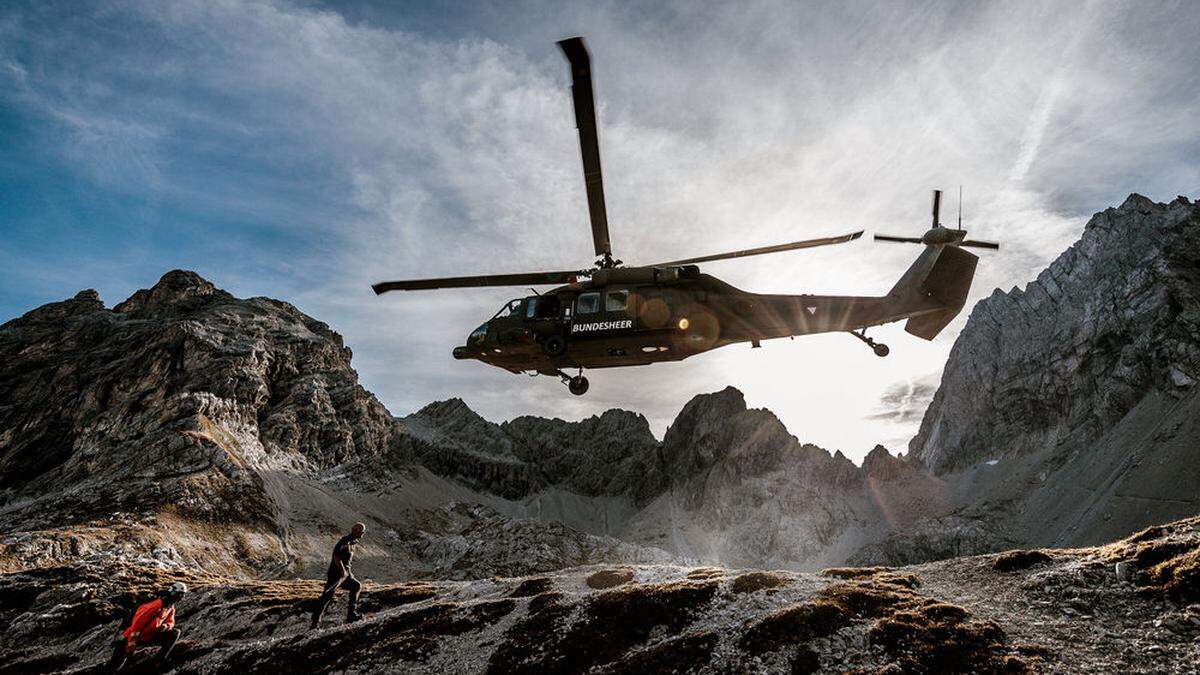 Mit dem Black Hawk besuchte Bundesminister Doskozil die Osttiroler Soldaten: Der Höhepunkt eines Jahres, in dem das Heer in Osttirol an Bedeutung gewann