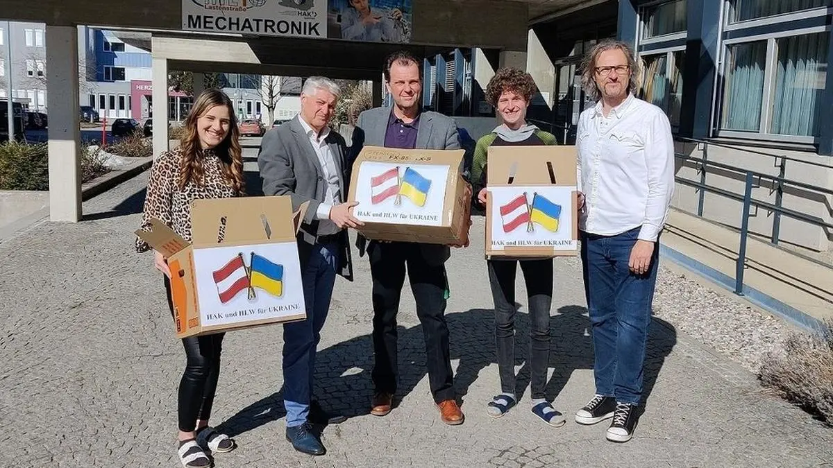 Lisa Aichholzer (Schulsprecherin der HLW), Adolf Lackner (Direktor der HLW), Reinhold Strobl (prov. Leiter der HAK/HTL), Adrian Sattlegger (Schulsprecher der HAK/HTL),  Adalbert Tölgyes (für das ReligionslehrerInnen-Team)