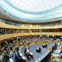 Parlamentssaal in Wien | Die im Parlament vertretenen Parteien genießen wenig Sympathie. 