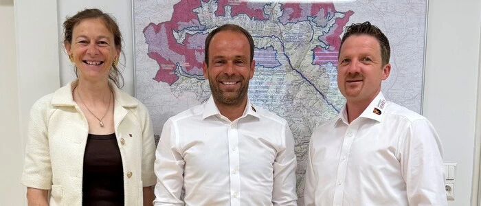 Bettina Heinricher, Johann Kraler und Erwin Bachmann bei der Bezirkshauptmannschaft Lienz