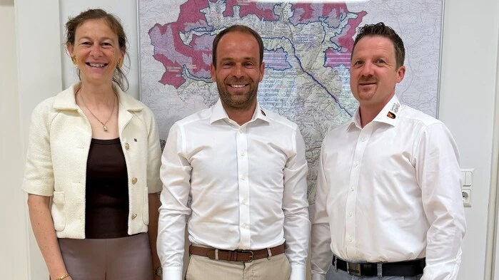 Bettina Heinricher, Johann Kraler und Erwin Bachmann bei der Bezirkshauptmannschaft Lienz