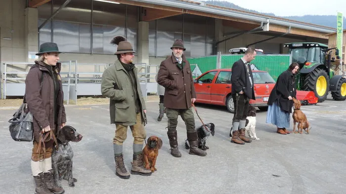 18 Jagdhundeführer aus dem Bezirk Leoben präsentierten bei der Hundschau ihre vierbeinigen Kameraden.