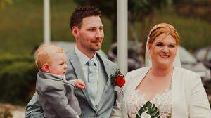 Haben am 20. Mai geheiratet: Alexander und Sabrina Koban (mit Sohn Florian)