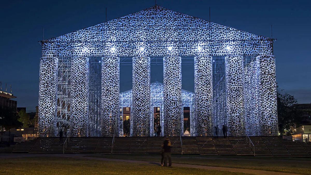 Das Wahrzeichen der documenta 2017: Das "Parthenon of Books" der argentinischen Künstlerin Marta Minujin