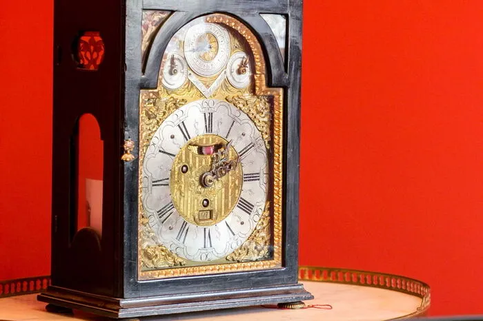 Ein Museum zu errichten, war die Sache des Bauherren nicht. Eine offenes, luftig-leichtes und auch buntes Heim war das Ziel. „Aber der Geist, die Seele der Wohnung sollte erhalten bleiben.“