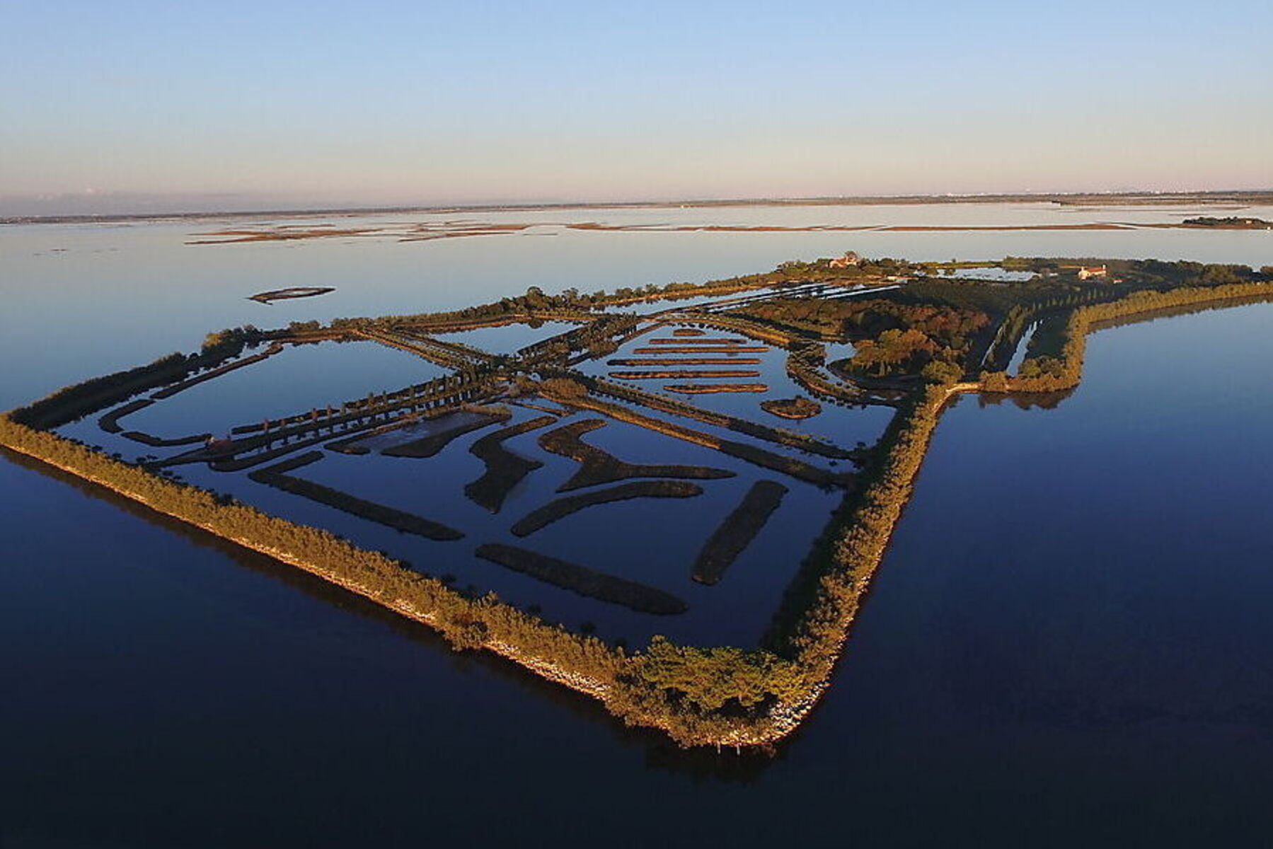 Swarovskis Insel in der Lagune von Venedig steht zum Verkauf