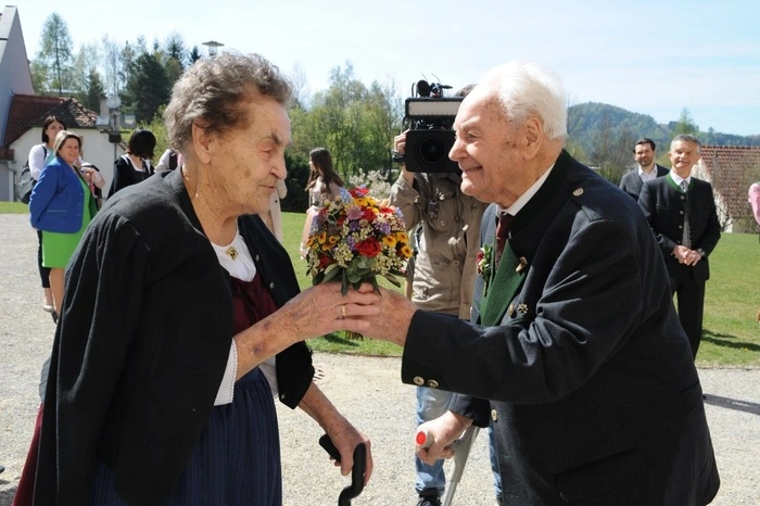 Bei Kaiserwetter feierte das Ehepaar aus Semriach ihr 70. Ehejubiläum.