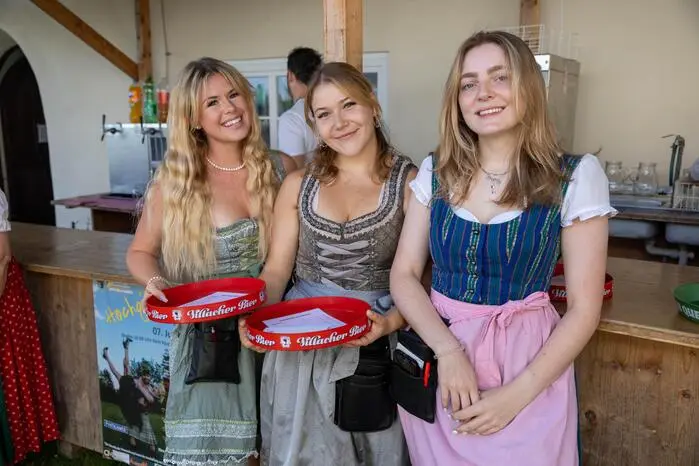 Charmanten „helfende Engel“ sorgten für das leibliche Wohl aller Besucher 
