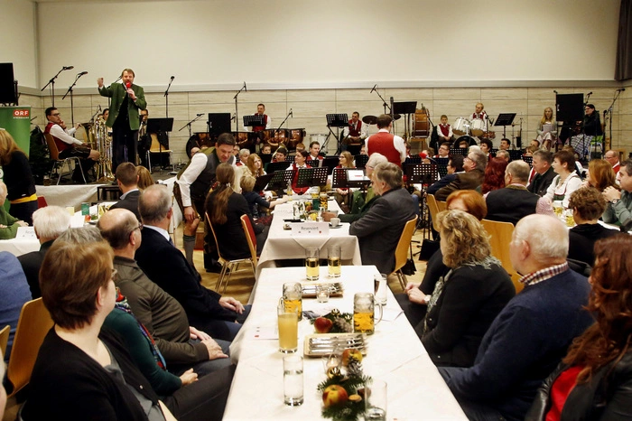 Der letzte Frühschoppen des Jahres wurde aus dem neuen Kulturzentrum in Bad Blumau ausgestrahlt.