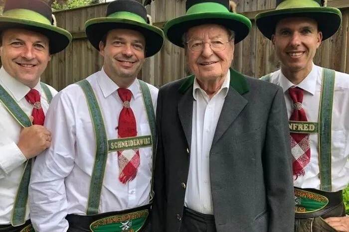 Am Montag, dem 16. Dezember, ist Musiker Hermann Rumpf im 80. Lebensjahr verstorben. Der Weststeirer spielte 46 Jahre lang bei den legendären "Kern Buam" und machte dabei den "Steirischen Brauch" international bekannt. Mehr dazu.