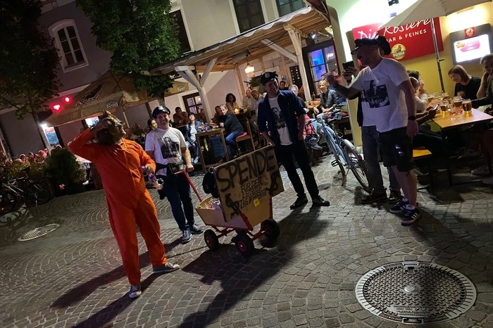 Wie bei den vergangenen sieben Konzerten strömten auch am Samstag die Gäste in die Stadt.