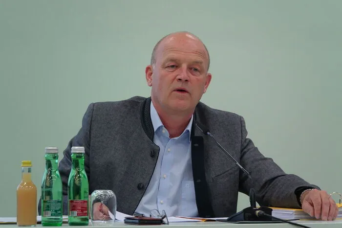 Als "sehr unangenehm" bezeichnete Bürgermeister Hermann Trinker die Situation rund um den Auszug der Mandatare