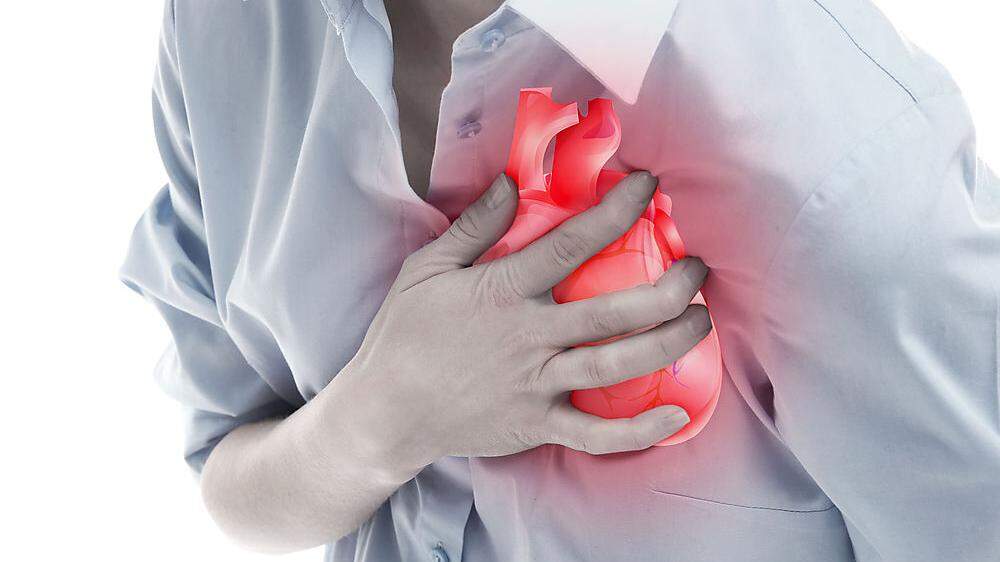 Bei einem Herzinfarkt zählt schnelles Handeln. Bleibt dieses aus, können Langzeitfolgen auftreten.