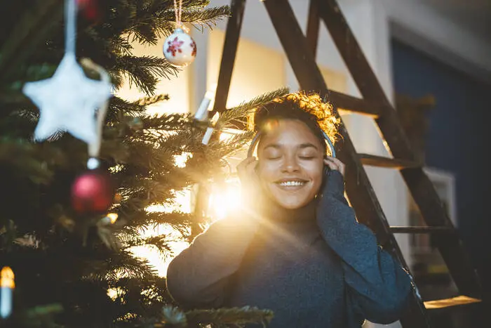 Weihnachten ist eine gute Zeit, um Kinder vom Bildschirm auch einmal wegzubringen, zum Beispiel mit einem Hörbuch