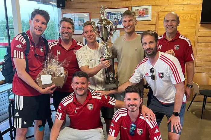 USC-Obmann Rainer Baronigg, Stellvertreter Wolfgang Handler und Turnierleiter Florian Titz gratulierten dem Gentlemen‘s Club zum Gesamtsieg, gefolg