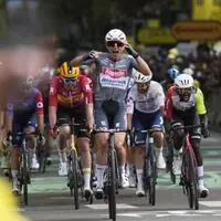 Jasper Philipsen gewann die erste Etappe