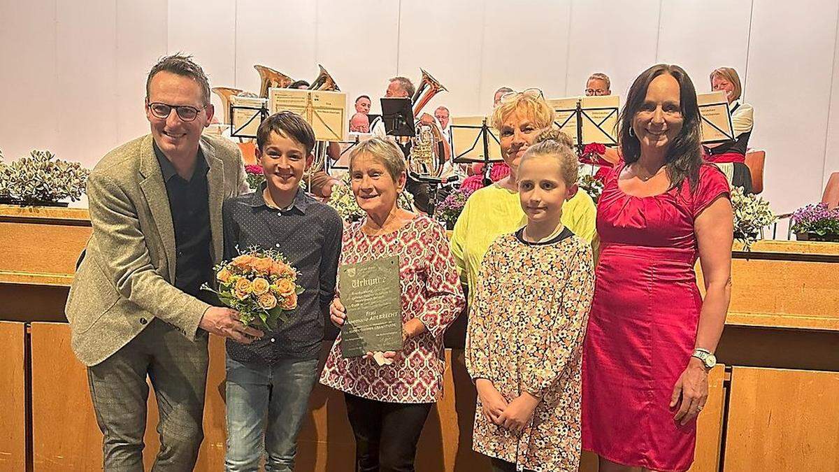 Michael Maier,  Konstantin Latschen,  Annemarie Adlbrecht, Uta Sittlinger, Valentina Wilke und  Melanie Golob (von links)  