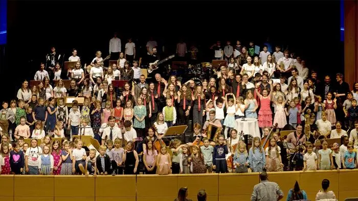 Beim Abschlusskonzert im Knittelfelder Kultur- und Kongresshaus konnten die Schülerinnen und Schüler an verschiedenen Instrumenten überzeugen.