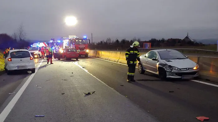 Vier Fahrzeuge waren bei dem Unfall auf der S 36 beteiligt