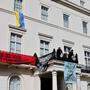 Aktivisten besetzten in London eine Villa, die angeblich Oleg Deripaska gehört. 