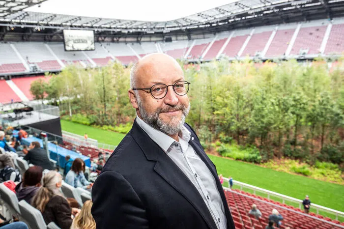 „Es ist beeindruckend, wie groß die Bäume sind und dass tatsächlich ein richtiger Wald geschaffen wurde“, lobt Erwin Smole, Vorstand der Stadtwerke Klagenfurt, das For Forest-Projekt. Wald und Wörthersee-Stadion würden für den Betrachter einen reizvollen Kontrast darstellen.