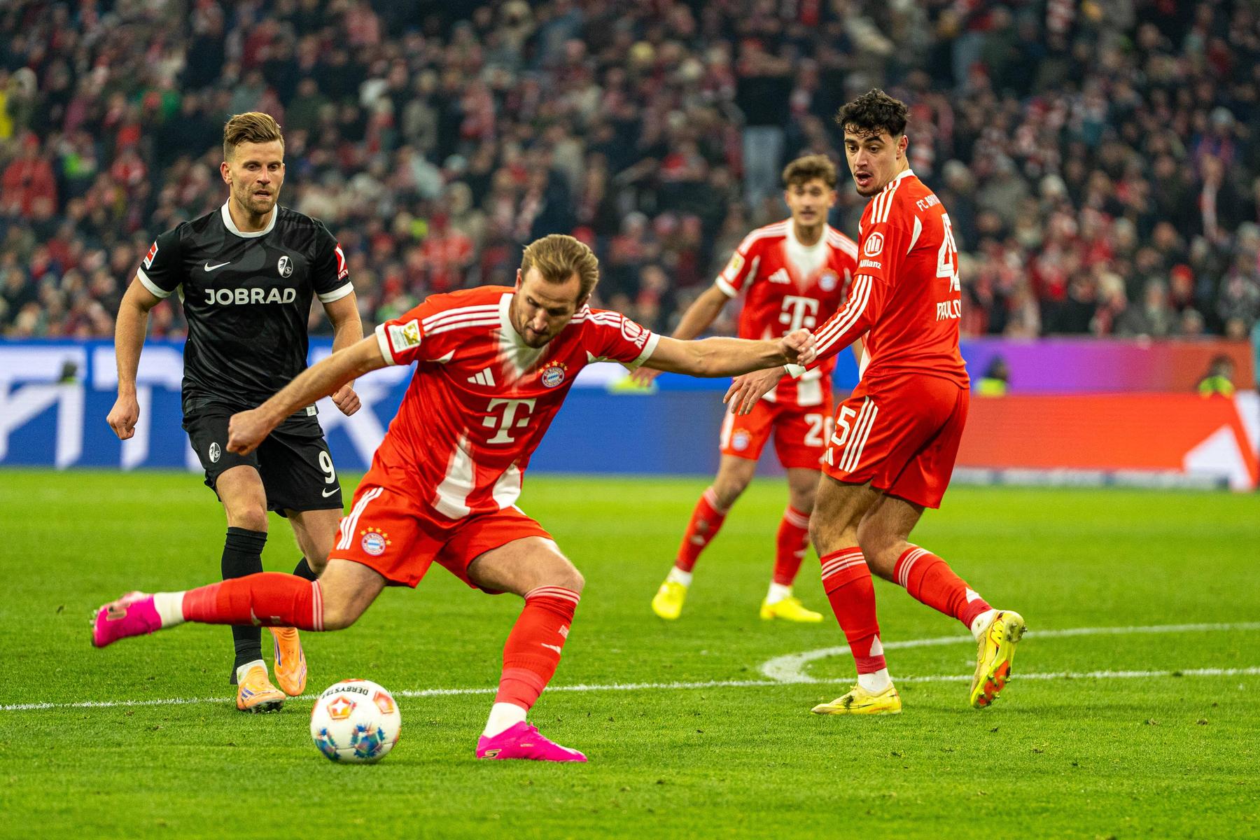 Deutsche Bundesliga: Bayern gewinnt trotz Rückstand, verrücktes Remis für Dortmund