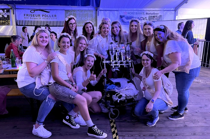 Einen Riesengaudi hatte auch eine Damen-Polterrunde.