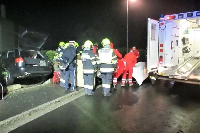 Der Verletzte wurde vom Notarztwagen ins Krankenhaus gebracht