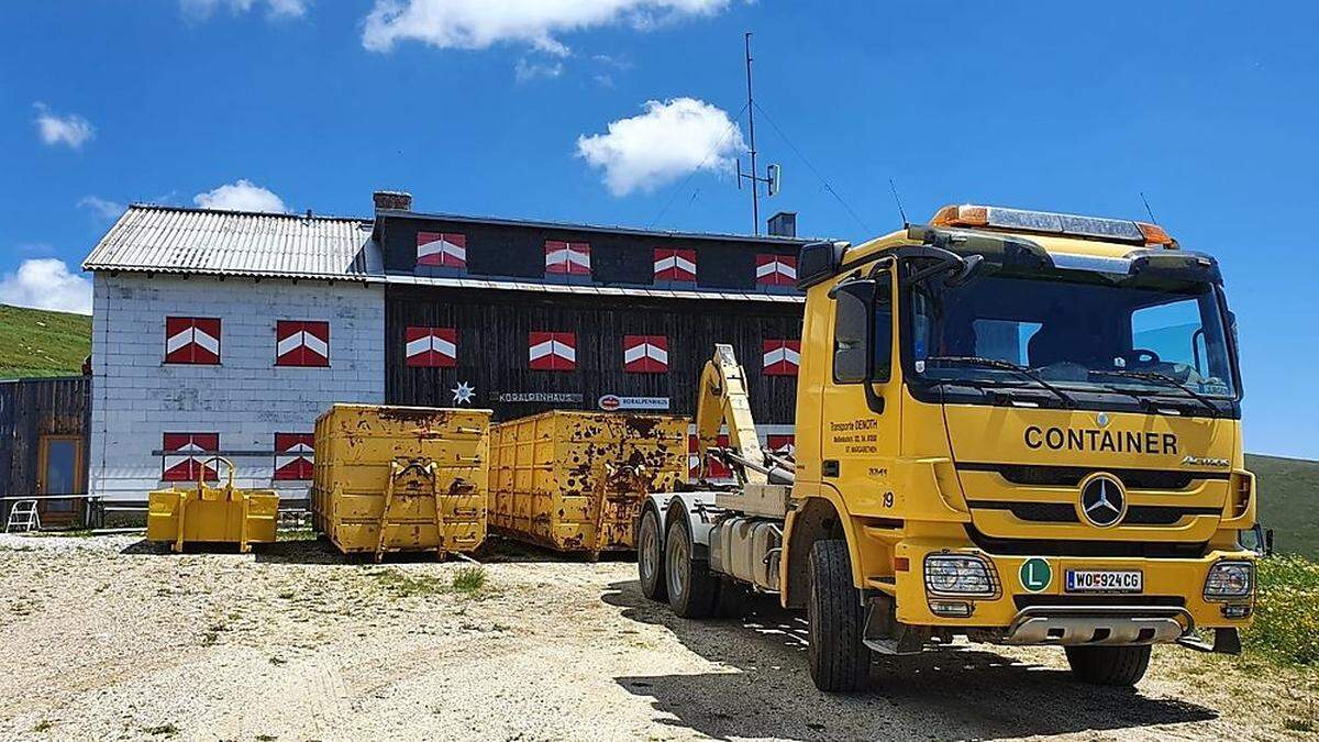 Die Arbeiten für den Abriss des Schutzhauses sind gestartet