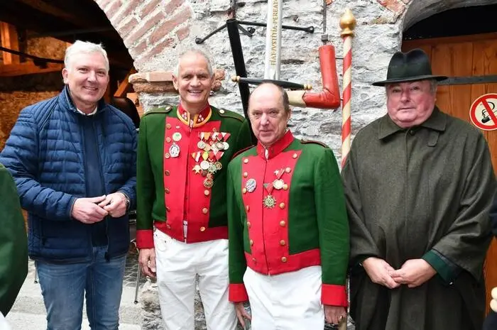 Im Laufe des Vormittages waren immer mehr Besucher gekommen, so wurde es wieder ein Leonhardimarkt, wie man ihn seit Jahrzehnten kennt. 