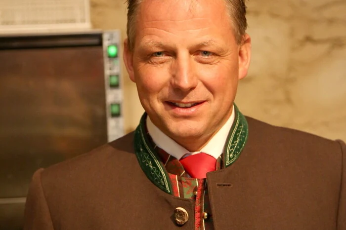 Machte auch als Sänger eine gute Figur: Feuerwehrkommandant Friedl Monai.