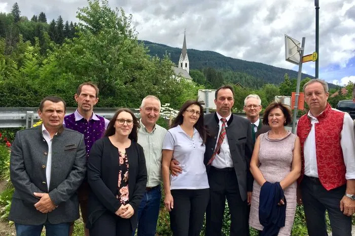 Das Berger ÖVP-Team gratuliert Wolfgang Krenn (Vierter von rechts) zum Sieg.