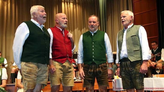 Wie immer, wenn „die Sandler“ und das Kulturreferat der Stadtgemeinde Bärnbach zum traditionellen „Alpenländischen Sänger- und Musikantentreffen“ einladen, so war auch diesmal das Volkshaus Bärnbach bestens besucht.
