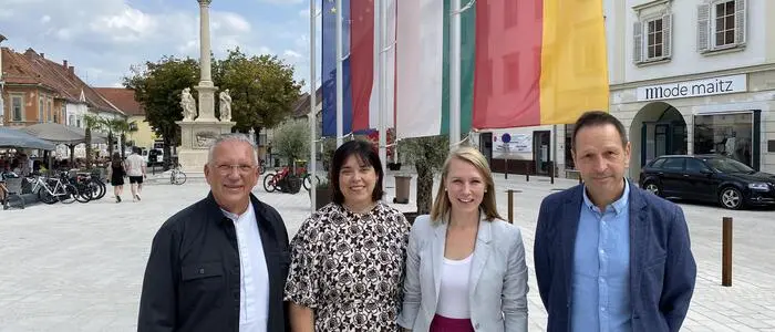 Die Internationale HTL (i:HTL) Bad Radkersburg wird nun von Stadtgemeinde und Bund kofinanziert. Vor allem Nationalratsabgeordnete Agnes Totter (2.v.l.) setzte sich dafür ein. Im Bild mit Bürgermeister Karl Lautner, Vizebürgermeisterin Julia Paar und Standortleiter Josef Maßwohl