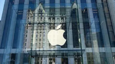 (FILES) In this file photo taken on September 14, 2016 the Apple logo is seen at the entrance to the Fifth Avenue Apple store in New York.
Apple became the first private company to surpass $1 trillion in stock market value Thursday following its latest surge after reporting strong quarterly earnings. Shares of Apple briefly hit $207.05 in late-morning trading, before retreating somewhat. The gains came after the iPhone maker reported strong earnings late Tuesday that prompted a two-day rally in the share price. / AFP PHOTO / Don EMMERT