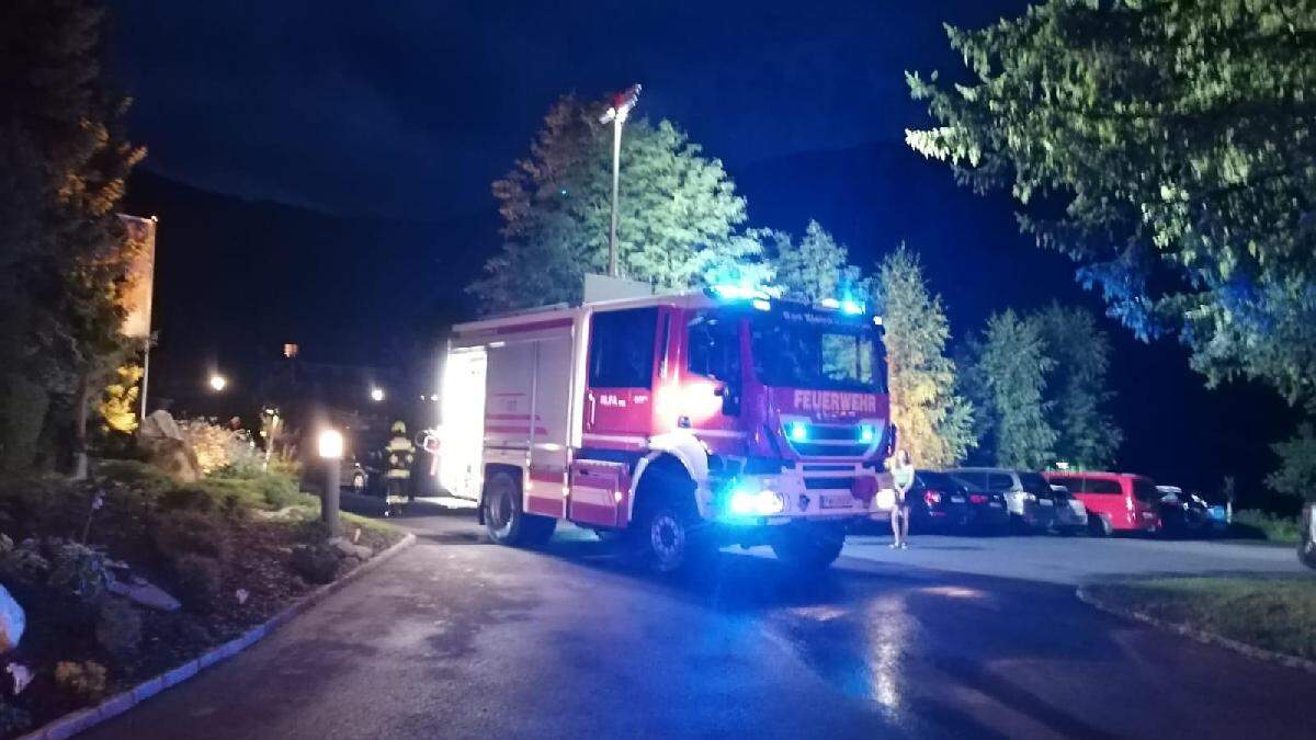 Die Feuerwehr Bad Kleinkirchheim war mit 15 Personen samt Atemschutztrupp und drei Fahrzeugen im Einsatz