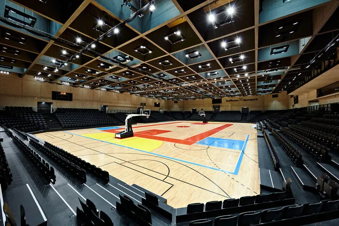Das Dach des Sportparks in Graz stammt ebenfalls aus steirischem Holz - und gewann den steirischen Holzbaupreis in der Kategorie Konstruktiver Holzbau