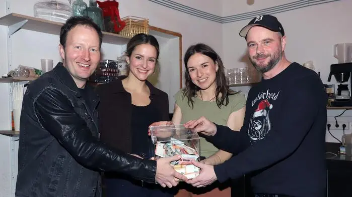 Am Foto von Links: Hannes Hecher (VFRAM-Obmann), Veronika Dörfler (Hefehaus), Lusie Miskovska (selbst. Konditorin)  und Stadtrat Christoph Gräfling (Gemeinsam für Feldkirchen).