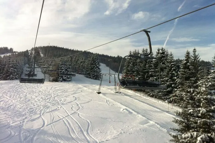 Seit 2015 ist das Skigebiet Hebalm geschlossen, nachdem sich der Malteser-Ritter-Orden zurückgezogen hat. Der Grund: „Sinkende Skifahrer-Frequenz und die klimatischen Bedingungen.“ Verhandlungen mit einer Investorengruppe bezüglich einer Übernahme scheiterten. Der Sessellift und die Stützen der Schlepplift-Anlagen wurden demontiert.