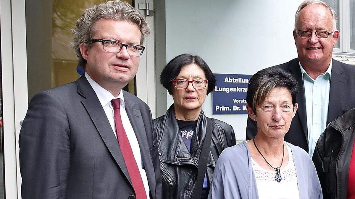 Bürgermeisterin Christine Holzweber (rechts vorne) schreib an Landesrat Christopher Drexler (l.) einen offenen Brief 