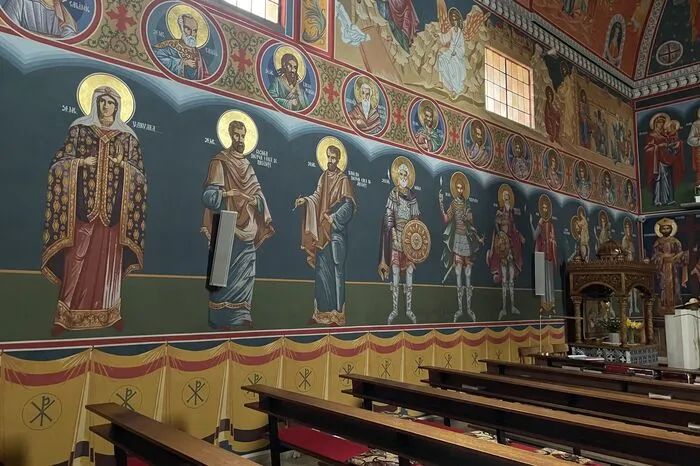 Zudem sind auch die Wände einer orthodoxen Kirche reich bemalt...