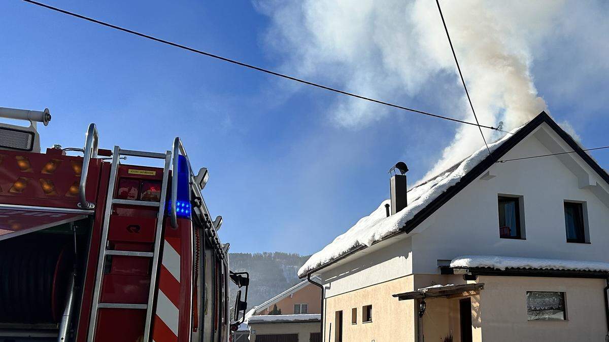 Vier Feuerwehren verhindern ein Ausbreiten des Feuers