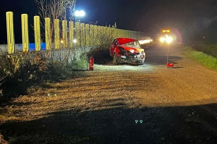 Sein Pkw blieb auf der Nebenstraße liegen.