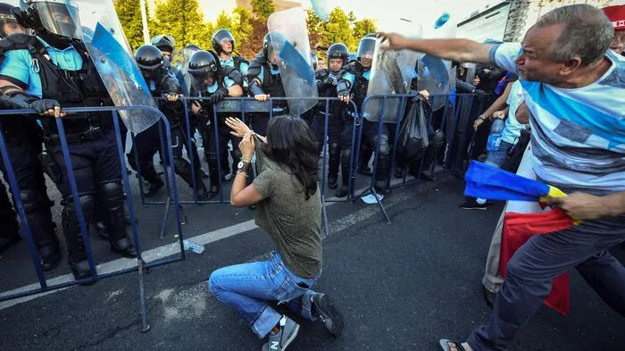 Laut Medienberichten nahmen insgesamt 110.000 Menschen an dem Protest gegen die Regierung am Freitag teil, die Polizei schätzte die Teilnehmerzahl geringer.