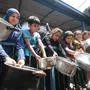 Palestinians wait to receive food from a charity kitchen, amid a hunger crisis Palestinians wait to receive food from a charity kitchen, amid a hunger crisis, in Gaza City, August 18, 2025. Photo by Omar Ashtawy apaimages Gaza city Gaza Strip Palestinian Territory 180825_Gaza_OSH_008 Copyright: xapaimagesxOmarxAshtawyxxapaimagesx