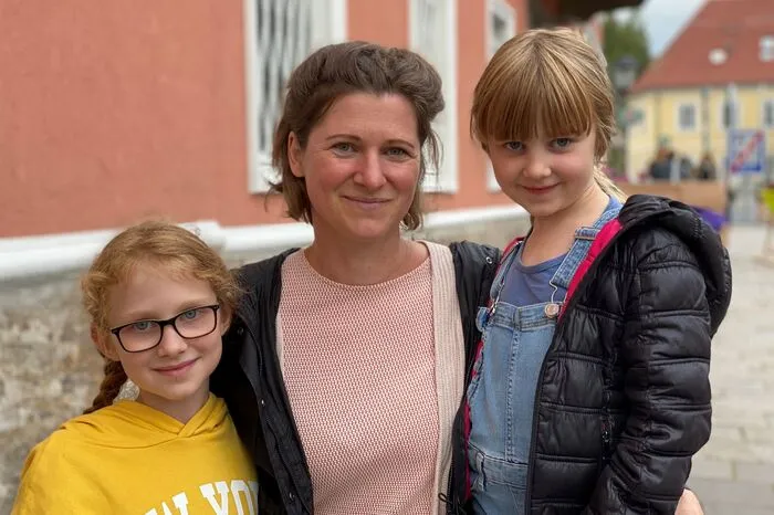 „Wir sind extra aus Graz angereist und haben uns insgesamt drei Aufführungen angesehen. Und weil meine beiden Töchter Frida (9) und Martha (5) gerne akrobatisch unterwegs sind – bis zum Schluss geblieben.“