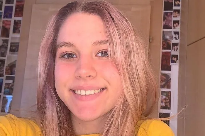 "Ich glaube am meisten ist mir das Fitnessstudio abgegangen, darauf freue ich mich total. Zu Hause zu trainieren ist eben nicht dasselbe. Und jetzt im Sommer, wenn der Schulstress weniger wird, freue ich mich darauf die Abende mit meinen Freunden ausklingen zu lassen ohne das Gefühl, etwas Verbotenes zu machen."